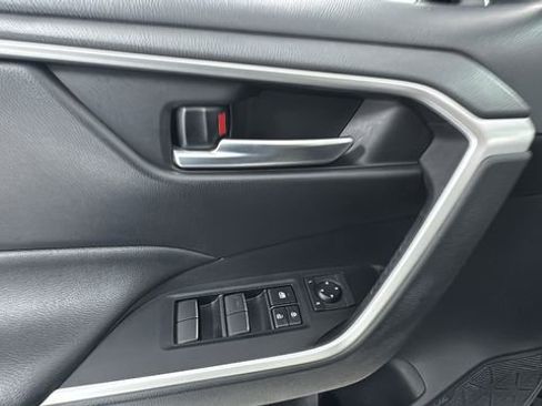 Used 2019 Toyota RAV4 XLE Premium image 20