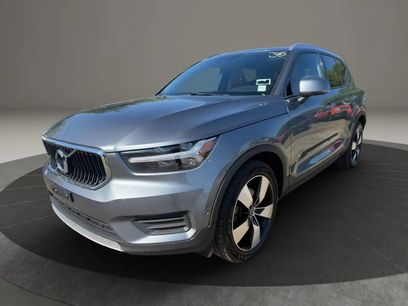 Used 2019 Volvo XC40 T5 Momentum