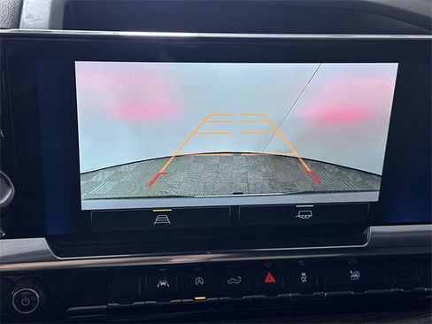 Used 2025 Chevrolet Silverado 1500 LT image 15