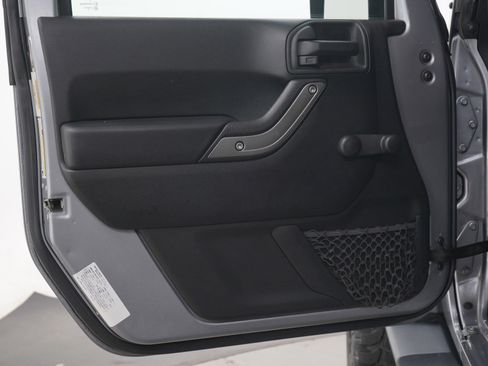 Used 2018 Jeep Wrangler Sport image 17