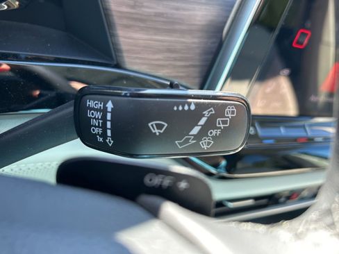 Used 2025 Volkswagen Atlas SEL Premium R-Line image 31