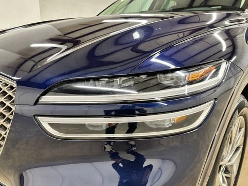 Used 2025 Genesis GV70 2.5T AWD/4WD image 9