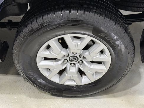 Certified 2022 Nissan Frontier SV w/ Technology Package image 9