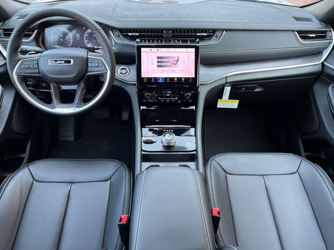 New 2025 Jeep Grand Cherokee Limited image 13