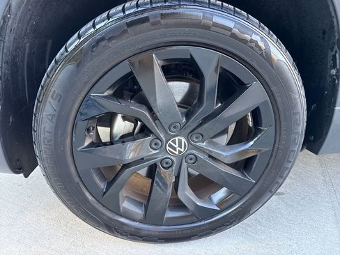 Used 2022 Volkswagen Taos SE image 11