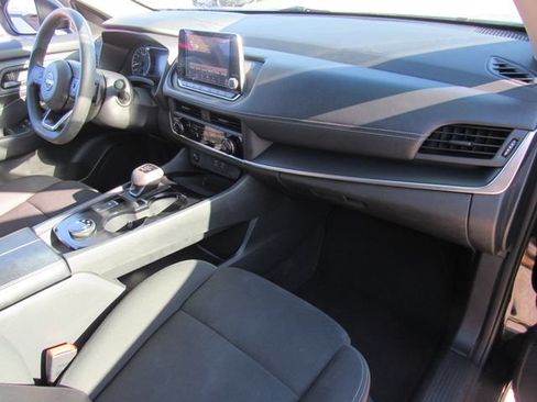 Used 2024 Nissan Rogue S AWD/4WD image 11