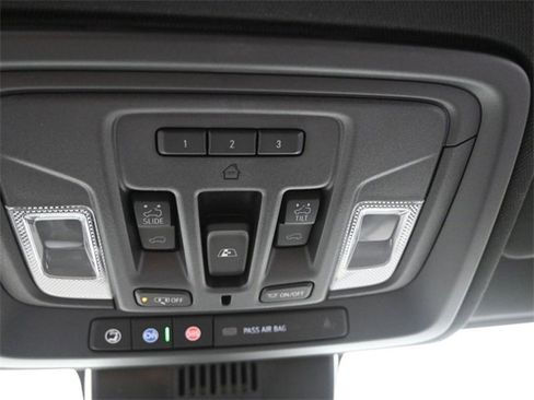 Used 2024 Chevrolet Silverado 2500 ZR2 w/ Technology Package image 25