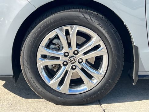 Used 2023 Toyota Sienna XSE w/ XSE Plus Package image 28