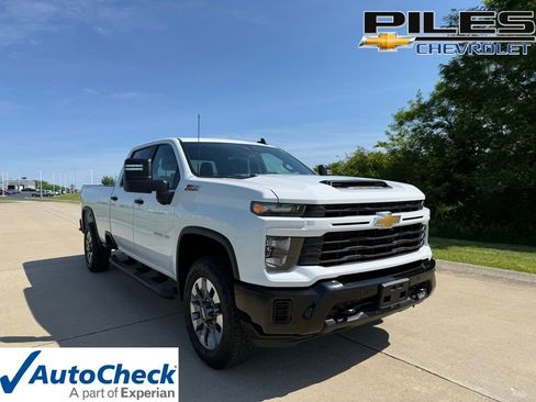 Used 2025 Chevrolet Silverado 2500 Custom w/ Custom Value Package AWD/4WD image 1