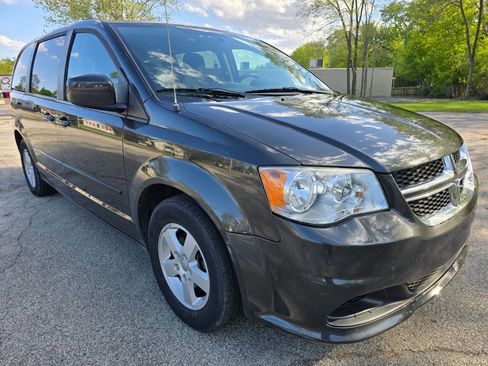 Used 2012 Dodge Grand Caravan SXT FWD image 3