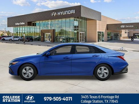 New 2026 Hyundai Elantra SE FWD image 3
