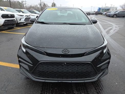 Used 2023 Toyota Corolla SE image 2