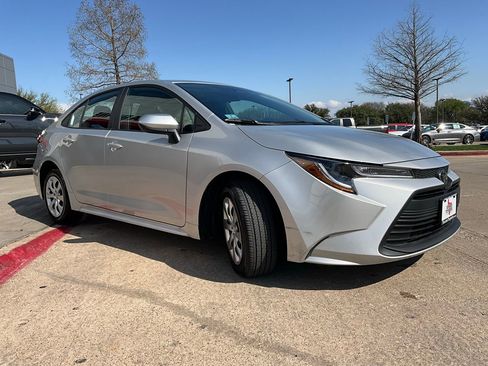 Used 2025 Toyota Corolla LE image 4