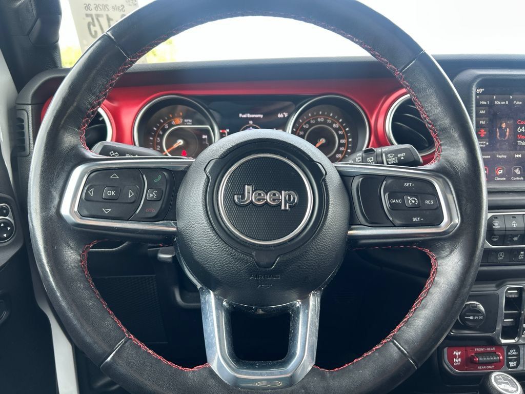 Used 2023 Jeep Wrangler Unlimited Rubicon w/ Cold Weather Group AWD/4WD image 7