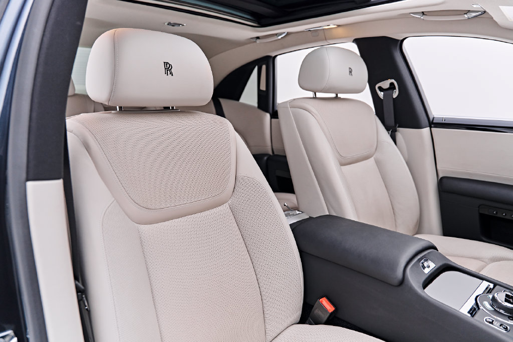 Used 2016 Rolls-Royce Ghost RWD image 49