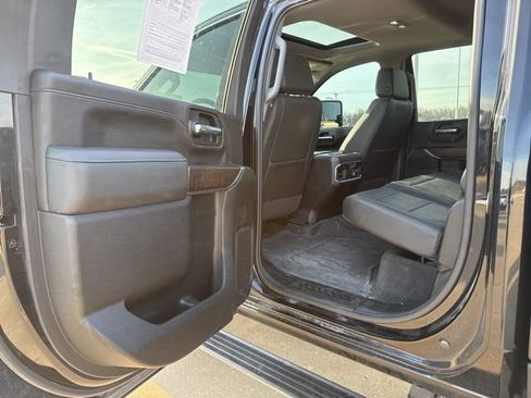 Used 2023 GMC Sierra 2500 Denali w/ Denali Black Diamond Edition image 17