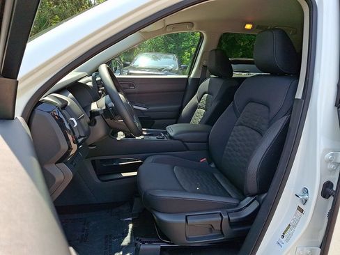 Used 2025 Nissan Pathfinder S AWD/4WD image 15