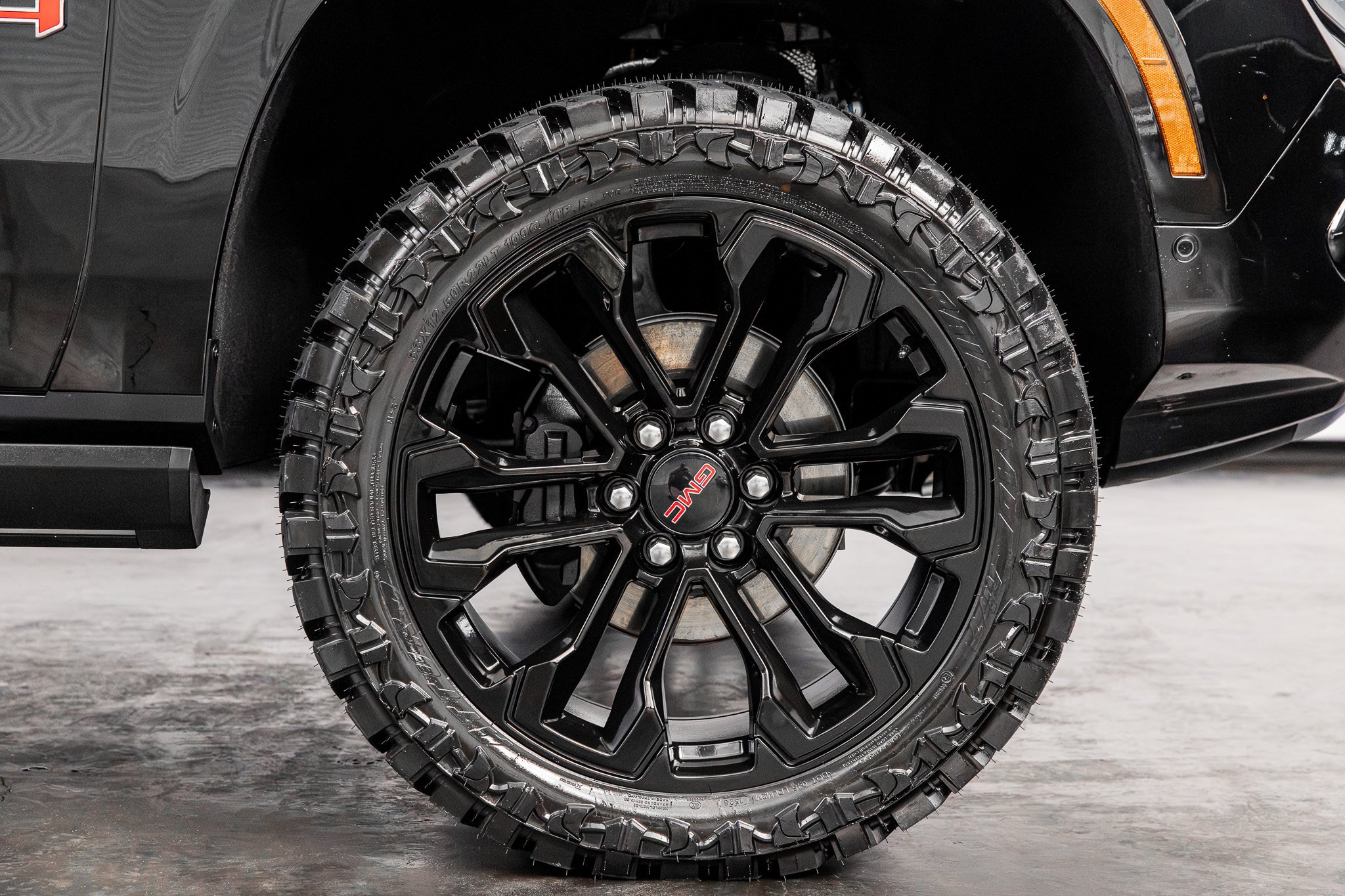 Used 2026 GMC Yukon AT4 Ultimate w/ LPO, Floor Liner Package AWD/4WD image 24