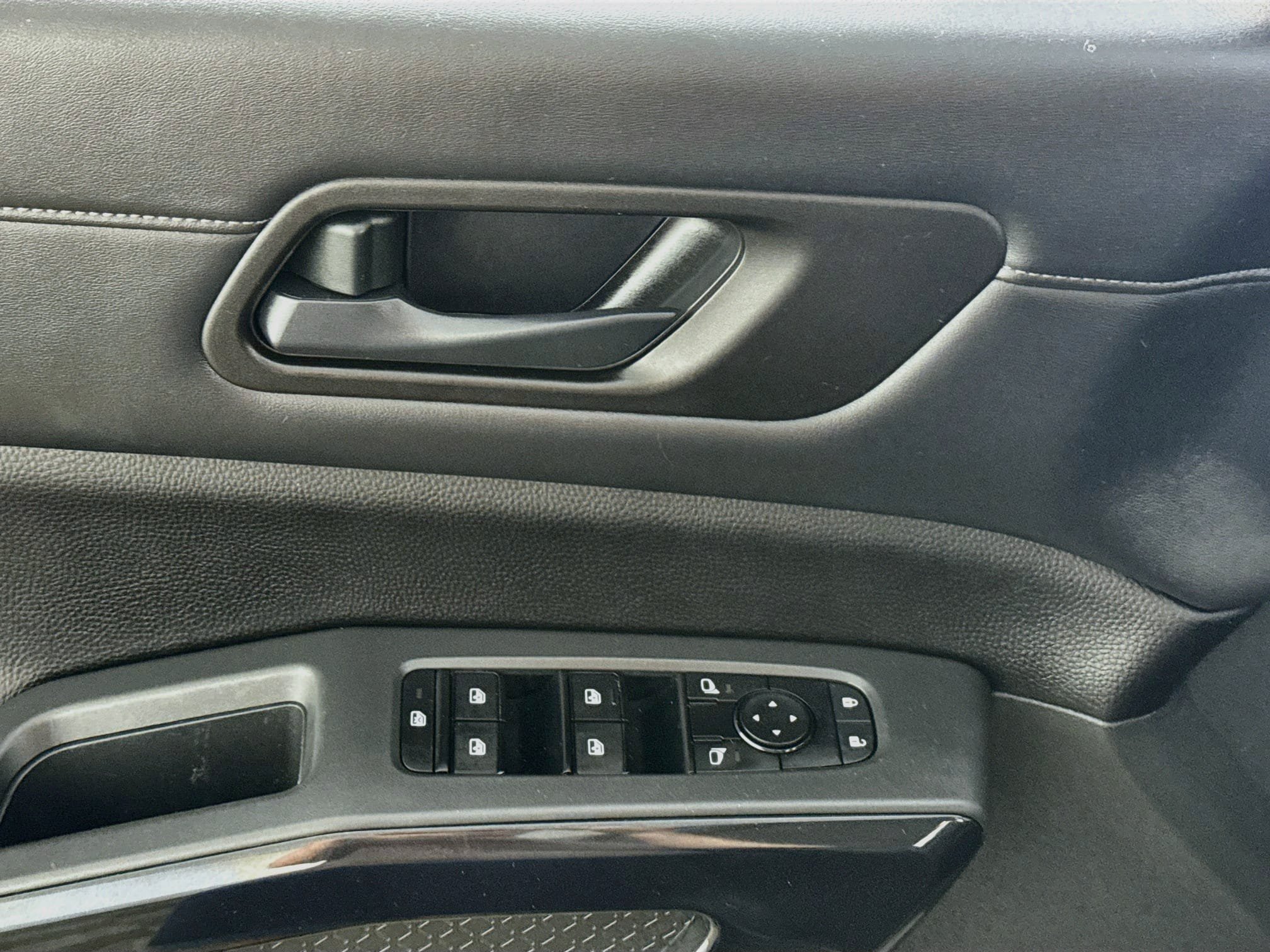 Used 2024 Nissan Pathfinder SV AWD/4WD image 20