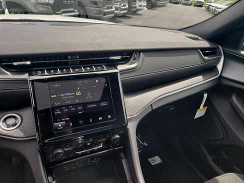 New 2025 Jeep Grand Cherokee L Altitude image 17