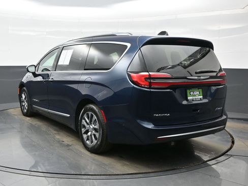 Used 2023 Chrysler Pacifica Pinnacle image 4