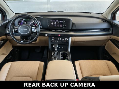 Used 2022 Kia Carnival LX image 4