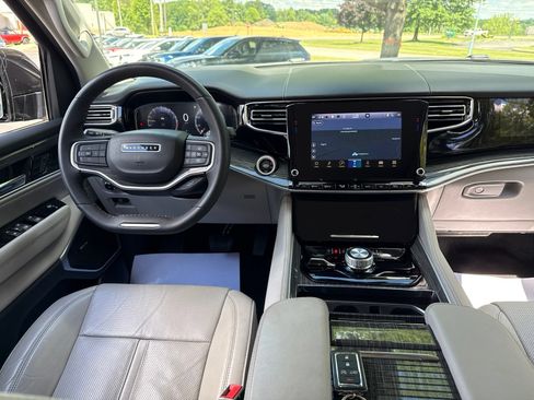 Used 2022 Jeep Wagoneer Series II w/ Premium Group I AWD/4WD image 9