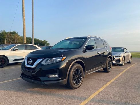 Used 2017 Nissan Rogue SV FWD image 14