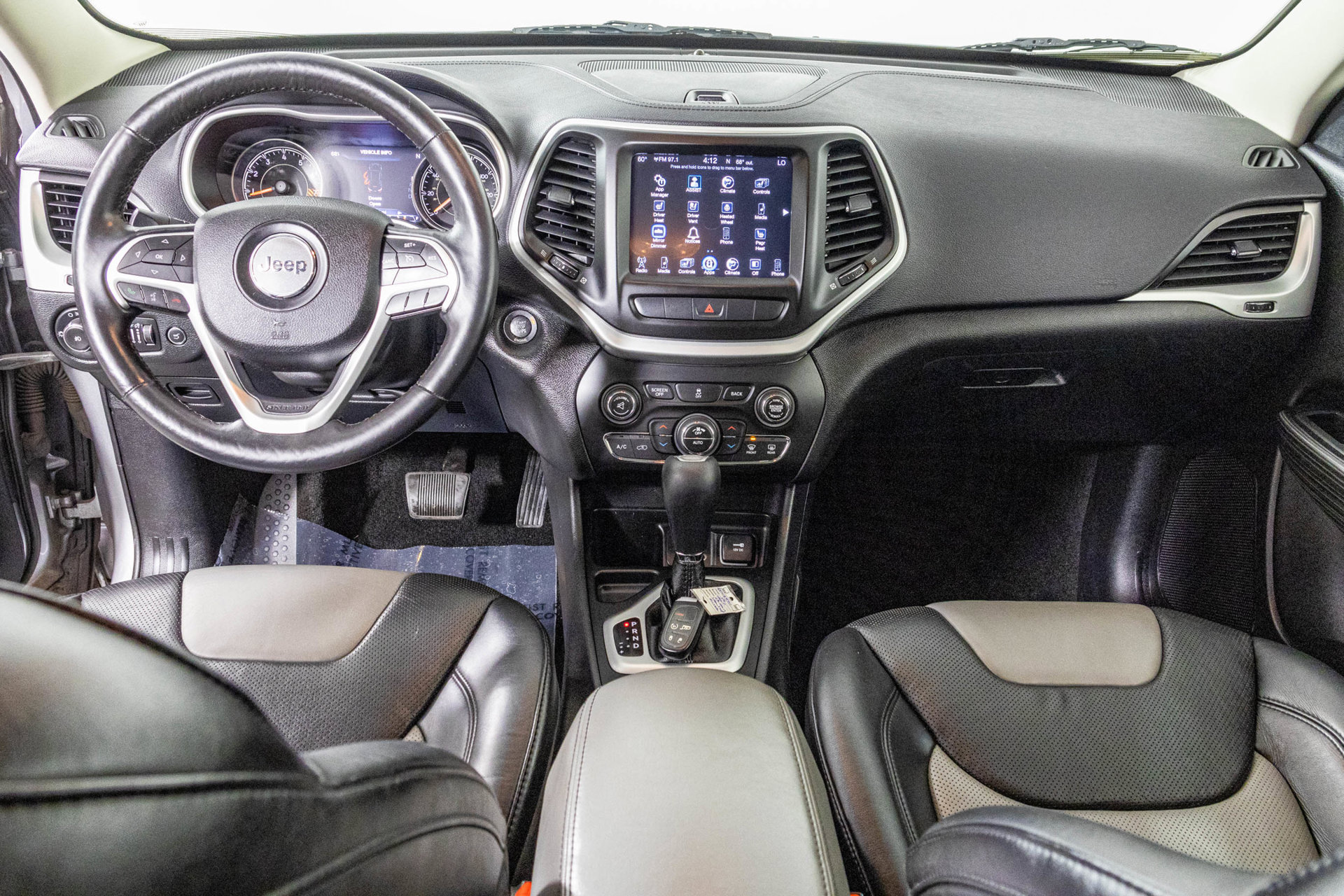 Used 2014 Jeep Cherokee Limited w/ Luxury Group FWD image 23