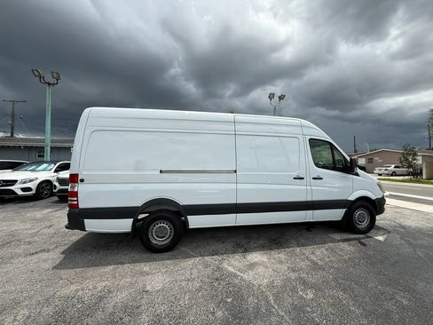 Used 2014 Mercedes-Benz Sprinter 2500 image 6
