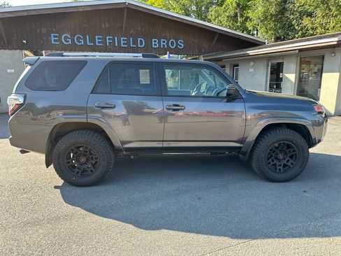 Used 2023 Toyota 4Runner SR5 AWD/4WD image 4