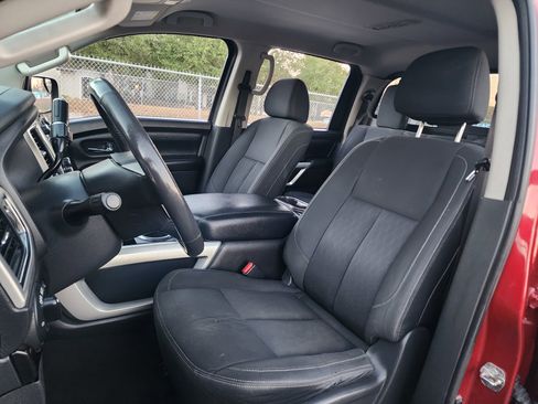 Used 2018 Nissan Titan SV w/ SV Convenience Package image 22