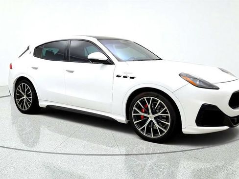 Used 2023 Maserati Grecale Trofeo AWD/4WD image 3