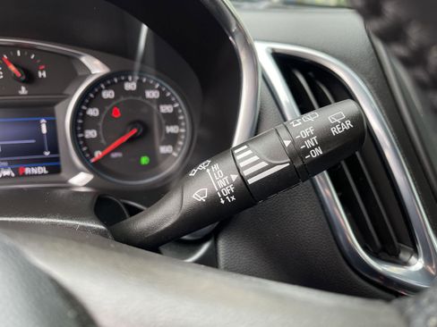 Used 2021 Chevrolet Equinox LT FWD image 19