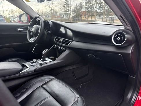 Used 2021 Alfa Romeo Giulia Sprint w/ Cold Weather Package image 33