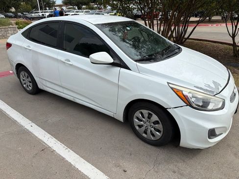 Used 2015 Hyundai Accent GLS FWD image 2
