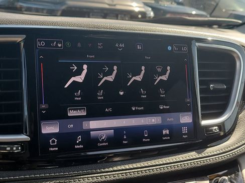 Used 2023 Chrysler Pacifica Limited image 23