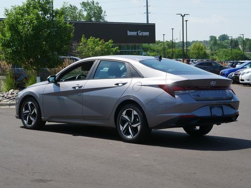 Used 2023 Hyundai Elantra SEL w/ Convenience Package FWD image 8