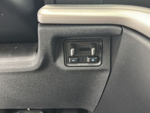 Used 2025 Ford Expedition Active AWD/4WD image 24