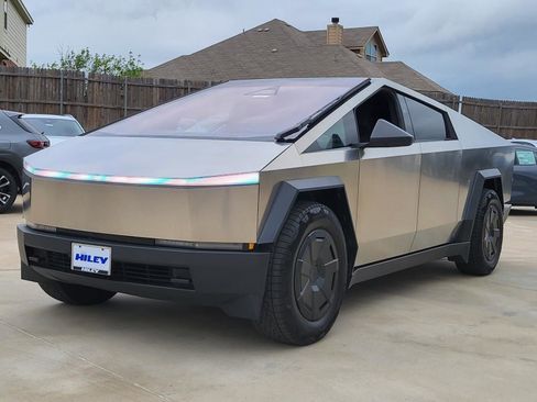 Used 2025 Tesla Cybertruck AWD Crew Cab image 2