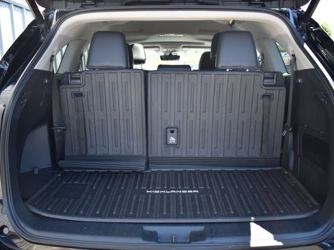 Used 2023 Toyota Highlander XLE AWD/4WD image 21