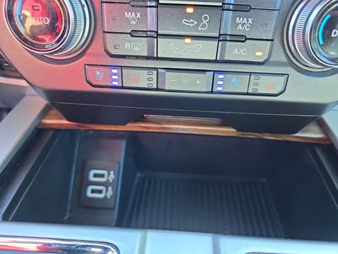 Used 2018 Ford F150 Lariat w/ Equipment Group 502A Luxury AWD/4WD image 23