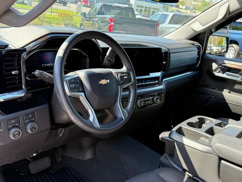 Certified 2025 Chevrolet Silverado 1500 LT AWD/4WD image 14
