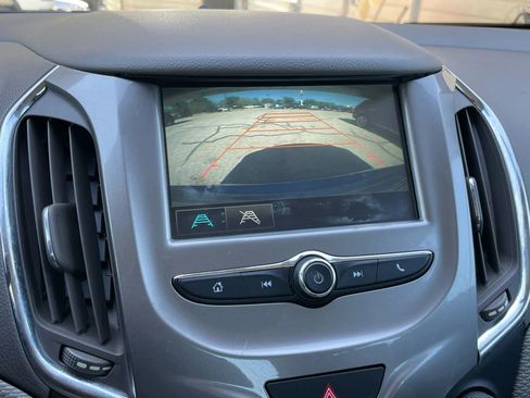 Used 2017 Chevrolet Cruze LT w/ Convenience Package image 2