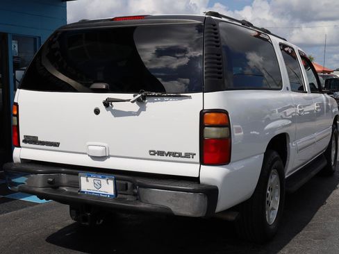 Used 2005 Chevrolet Suburban LT w/ Preferred Equipment Group RWD image 4