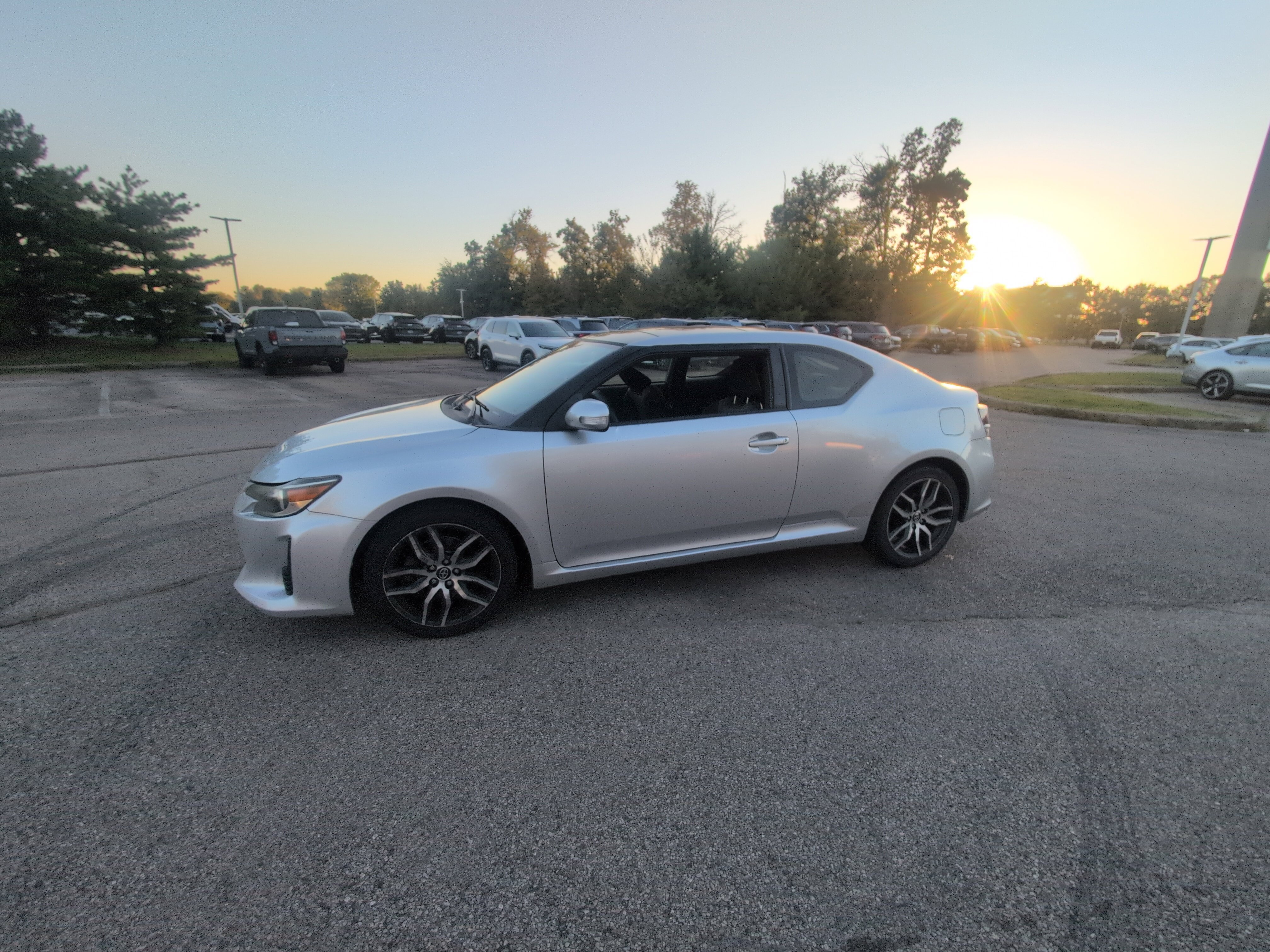 Used 2014 Scion tC FWD image 3