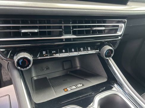 New 2026 Chevrolet Traverse LT w/ Midnight/Sport Edition FWD image 25