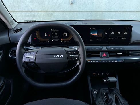 Used 2025 Kia K4 LXS image 12