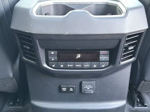 Used 2025 Toyota Sequoia Capstone AWD/4WD image 19