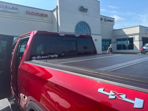 Used 2021 GMC Sierra 1500 SLE w/ Preferred Package AWD/4WD image 7